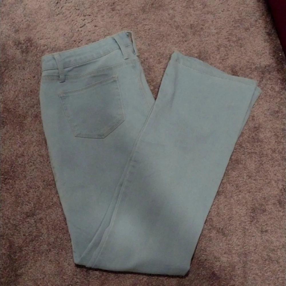 Jeans - Picture 1 of 3